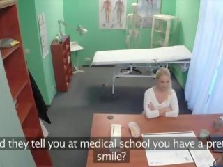 Blondīne wannabe medmāsa fucked līdz the ārsts: bezmaksas x nominālā video 31