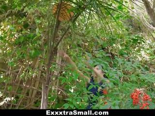 Exxxtrasmall - étroit asiatique ado chatte farci et fillled avec arbre