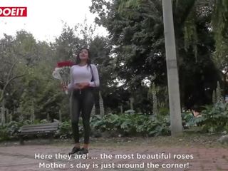 Letsdoeit - colombien brunette prend cochon film sur roses