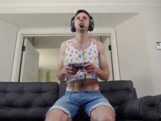 MANROYALE Gamer Twink Uses Tight Ass To Tip Delivery Driver