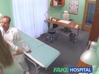 Fakehospital sjuksköterska med en het ass suger och fucks md för betala stiga