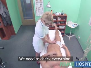 Falso spital i aftë adolescent cums mbi i madh bjonde infermieret cica shortly shortly pas qirje të saj