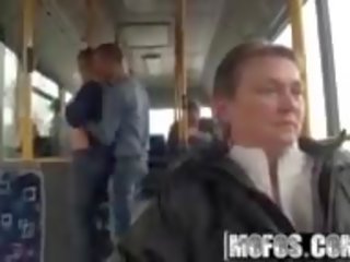 Lindsey olsen - ass-fucked trên các công khai xe buýt - mofos.