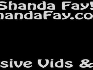 Shanda fay jerks off hard putz with sarung tangan!