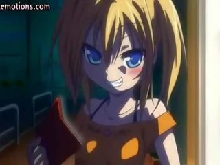 Trakas anime meitene izpaužas gangbanged