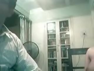 Lucknow paki schoolmeisje zuigt 4 duim indisch moslim paki piemel op webcam