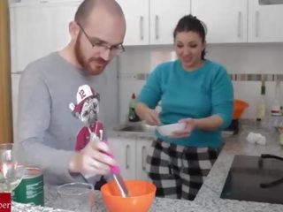 Teamwork: she cooks and he fucks her. krasan amatir spycam with my gf raf100