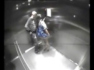 Asyik terangsang pasangan apaan di lift - 