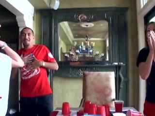 Реален възрастен клипс видео парти -titillating футбол феновете
