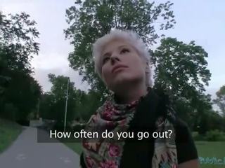 Viešasis agentas blondinė čekiškas enchantress dulkina apie gatvė už pinigai nablog.org
