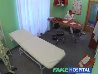 Fakehospital médicos glamour loira ovulating esposa comes em sua escritório demanding sua bebê batter