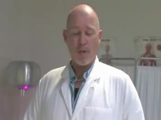 거유 둥근 몸 꿀 엿 과 의해 파괴됨 에 에 morgue 로 갱 의 험악한 병원 직원