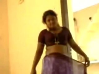 Southindian Busty Tamil Aunty's dirty film mov film Un