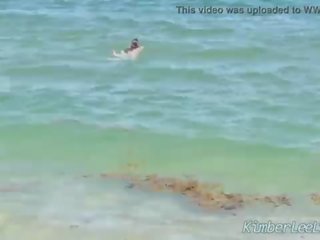 非凡 巨乳 青少年 kimber 吸 公鸡 在 汽车 在 该 海滩 <span class=duration>- 5 min</span>
